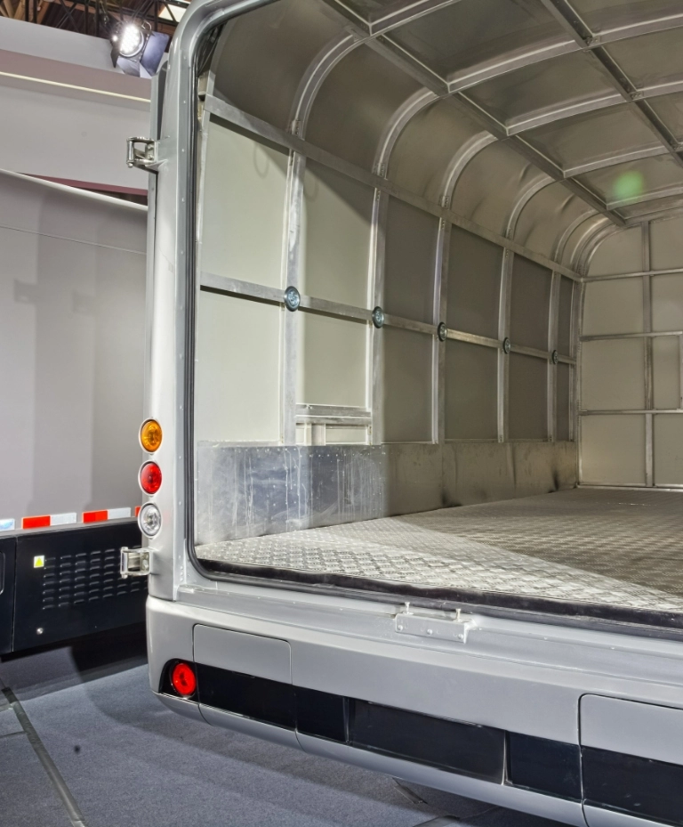 wnętrze dostawczaka